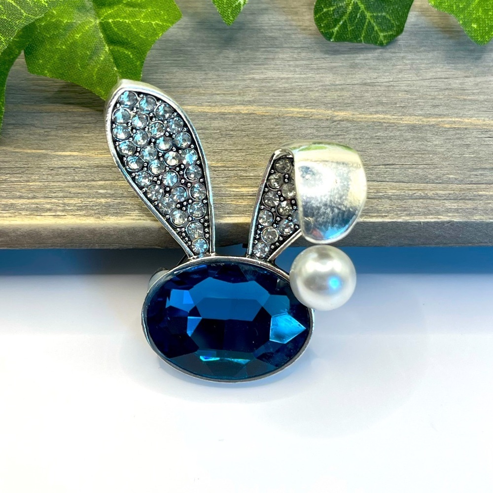 🌻 Rhinestone Rabbit Ears Brooches - Picture 2 of 7